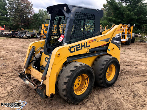 2015 GEHL R220 Rubber tire Skid Steer